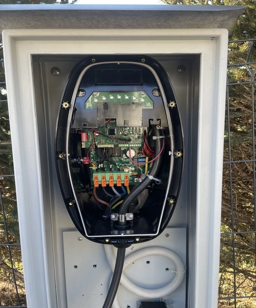 Električne polnilnice – Montaža in priklop polnilne postaje za električna vozila.